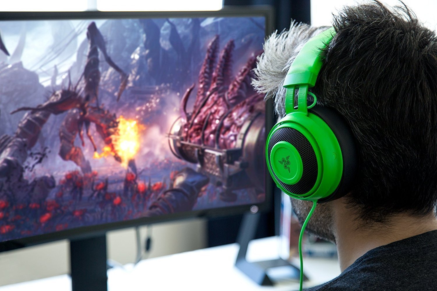 Razer Kraken Pro V2 Oval Ear Cushion Gaming Headphone